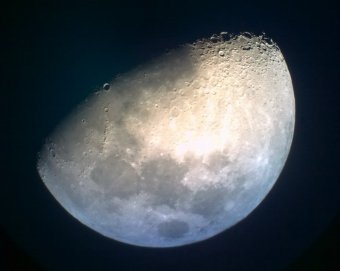 Фото Луны через смартфон