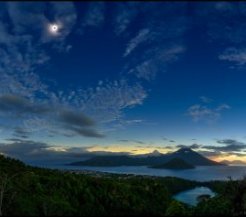 Пейзаж острова Тернате (Индонезия) во время затмения: