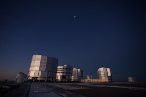 Вид на четверку основных телескопов комплекса VLT